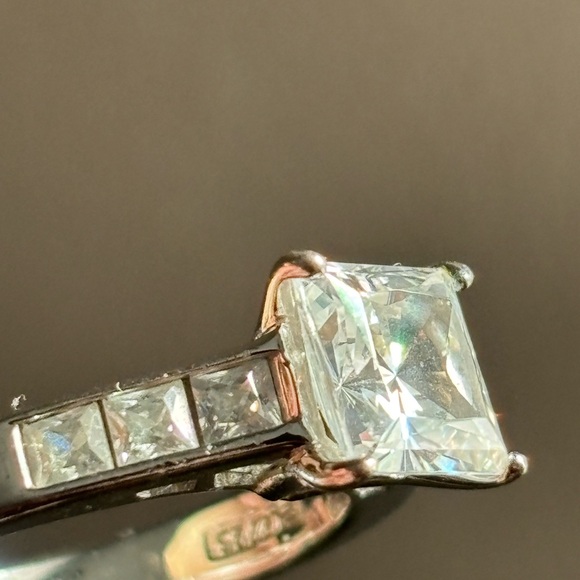 Sterling silver Cubic Zirconia princess cut ring - Picture 11 of 13